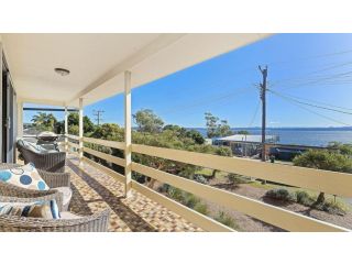 Bay Retreat - STAY three PAY two Guest house, Nelson Bay - 4