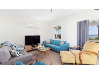 Bay Retreat - STAY three PAY two Guest house, Nelson Bay - 3