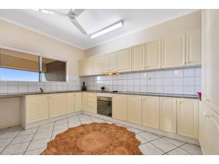 Bay Ritz 3 bedroom apartment with a downtown view Apartment, Northern Territory - 4