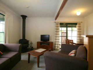 Bayview 2 27 Cobbon Crescent Apartment, Jindabyne - 2