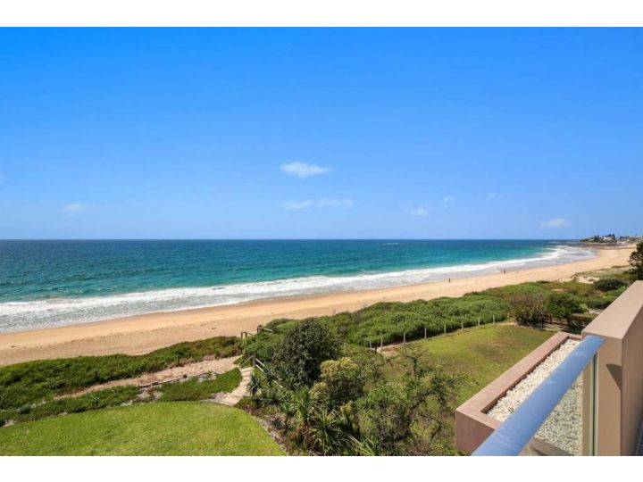 Beach and Ocean Front Penthouse with Wifi and Parking Apartment, The Entrance - imaginea 1