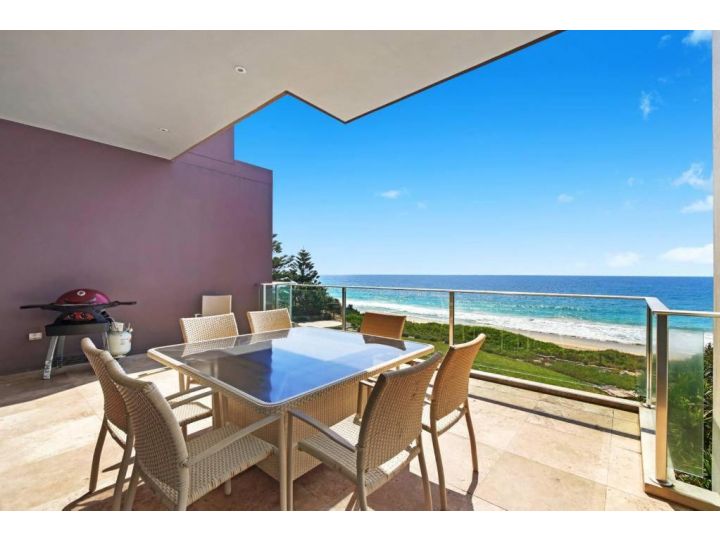 Beach and Ocean Front Penthouse with Wifi and Parking Apartment, The Entrance - imaginea 2