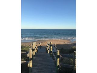 Beach House at SeaScapes.. Apartment, Mandurah - 5