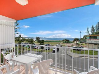 Beach Lodge unit 9 - Greenmount Beach Coolangatta Apartment, Gold Coast - 1