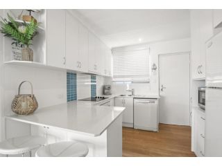 Beachcomber Unit 2 7 Dingle Ave Apartment, Caloundra - 4