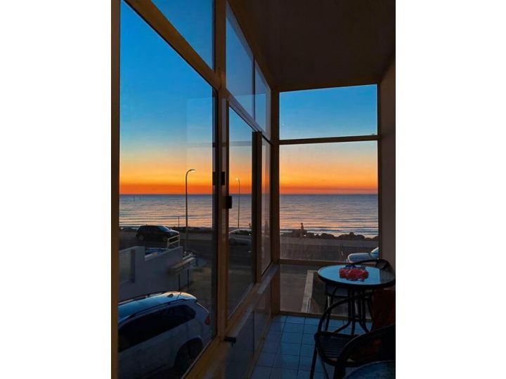 beachfront apartment 5/22 Esplanades seaviews Apartment, Glenelg - imaginea 2