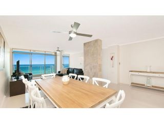 Amira Penthouse Main Beach Apartment, Gold Coast - 1