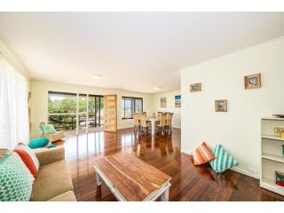 Beachfront at Bribie 2 Puppy Friendly Guest house, Woorim - 4