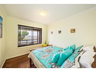 Beachfront at Bribie 2 Puppy Friendly Guest house, Woorim - 5