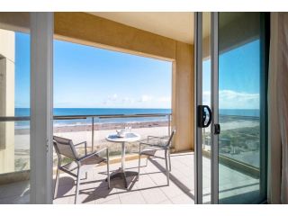 Beachfront Balcony Glenelg Apartment, Glenelg - 2