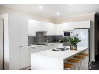 Beachfront Five Apartment, Mollymook - 5