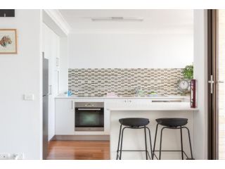 Beachfront Manly Apartment With Balcony & Parking Apartment, Sydney - 1