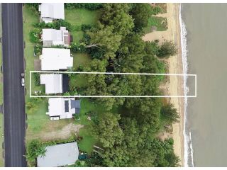 Beachfront - 'Pippies on the Beach' @ Bramston Guest house, Queensland - 3