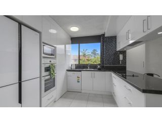 Beachpark Apartments - Close To Beach Guest house, Port Macquarie - 1