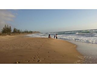 Beachside Escape on The Esplanade Apartment, Christies Beach - 1