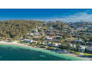 Beachside Haven - Your Perfect Oasis Home Guest house, Nelson Bay - 1