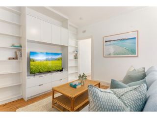 Beachside Living in Modern 2 bedroom Apartment Apartment, Sydney - 3