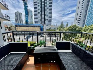 Beachside Neptune Resort Apt Upgraded! Apartment, Gold Coast - 1