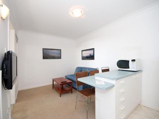 'Beachside' Shoal Bay, Unit 2 Apartment, Nelson Bay - 4