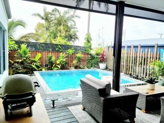 Beachside Tropical Oasis with Pool 4 Bed / 3 Bath Guest house, Caloundra - 5