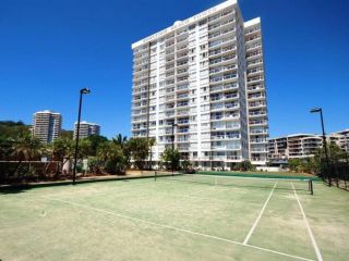 Beachy, Bright, and the Best Location on the GC! Apartment, Gold Coast - 2