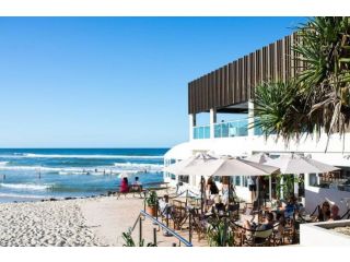 Beachy, Bright, and the Best Location on the GC! Apartment, Gold Coast - 1