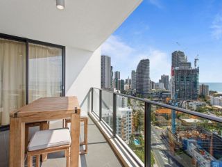 Beautiful 2 bed Ocean Facing Apartment at Sierra Grand Apartment, Gold Coast - 4