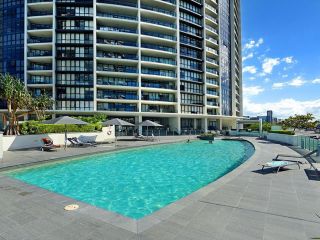 Beautiful 2 bed Ocean Facing Apartment at Sierra Grand Apartment, Gold Coast - 1