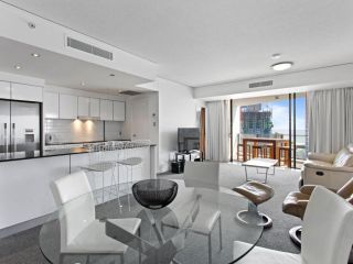 Beautiful 2 bed Ocean Facing Apartment at Sierra Grand Apartment, Gold Coast - 2