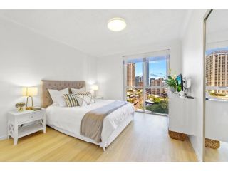 Beautiful-Bright-Modern 2 Bedroom Unit With Water Views Apartment, Gold Coast - 5