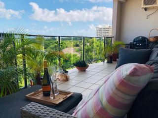 Beautiful spacious city apartment with views out to the Arafura Sea Apartment, Darwin - 2
