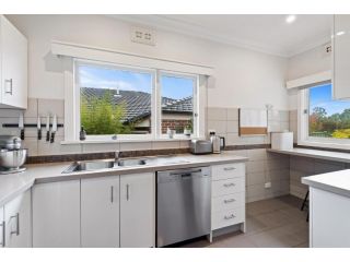 Beautiful Suburban, home-away-from-home Guest house, Victoria - 4