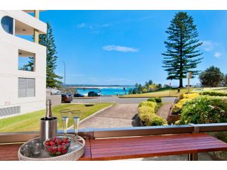 Beauty at the Beach - modern beachfront apartment Apartment, Port Macquarie - 2