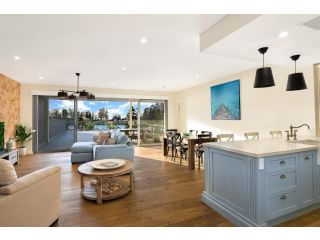 Belle Vue- Penthouse at Black Beach Apartment, Kiama - 3