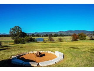 Prestigious Panoramic Mountain Views at Bellevue Mudgee Guest house, Mudgee - 3