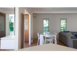 Belmore Terrace Perfect Pad Just 100 metres to the beach Guest house, Sunshine Beach - 4