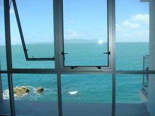 Best at Bright Point Absolute Waterfront 4 bedroom apartment Apartment, Nelly Bay - 2