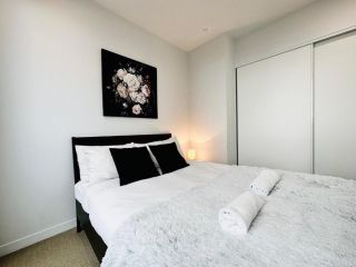 Best view 2BR1BA 40+floor in CBD+ Balcony +wifi Apartment, Melbourne - 3