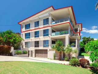 Bimbadeen Penthouse - across the road from Main Beach! Apartment, Yamba - 3