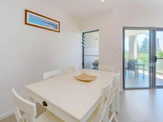 Bimbadeen Unit 3 - across from the beach - lift in complex Apartment, Yamba - 5