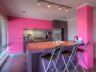 Birdland - Bold, unique and modern Guest house, Port Fairy - 4