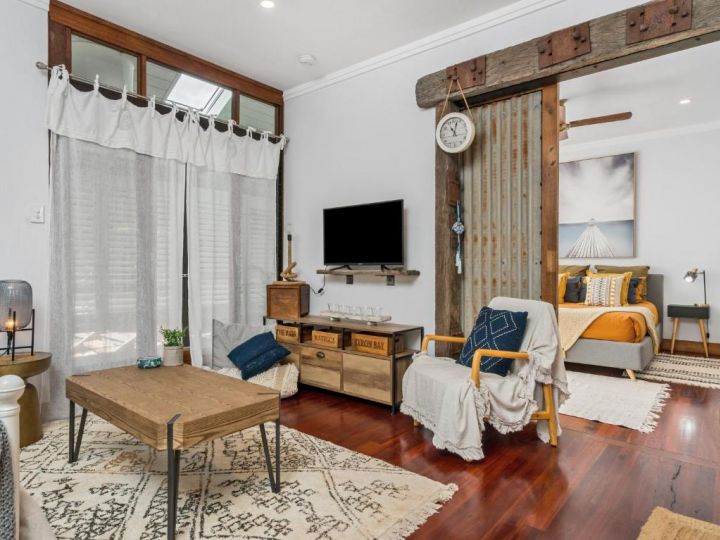 Black Beauty Studio Apartment, Bangalow - imaginea 1