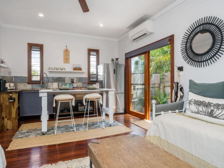 Black Beauty Studio Apartment, Bangalow - imaginea 4