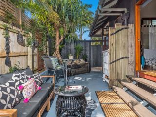 Black Beauty Studio Apartment, Bangalow - 3