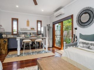 Black Beauty Studio Apartment, Bangalow - 4