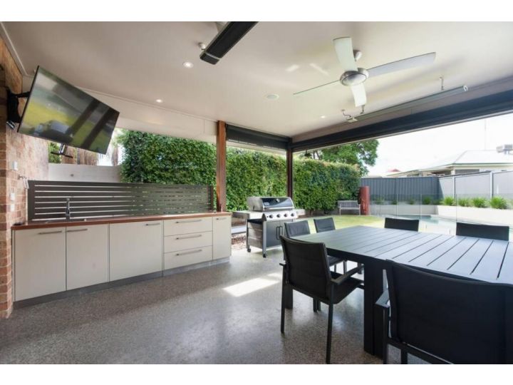 Blair Street - Luxury Home with Pool and Theatre Guest house, Moama - imaginea 11