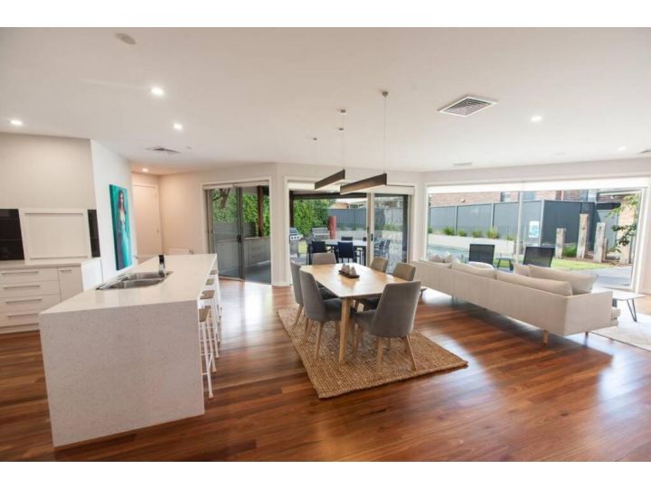 Blair Street - Luxury Home with Pool and Theatre Guest house, Moama - imaginea 10