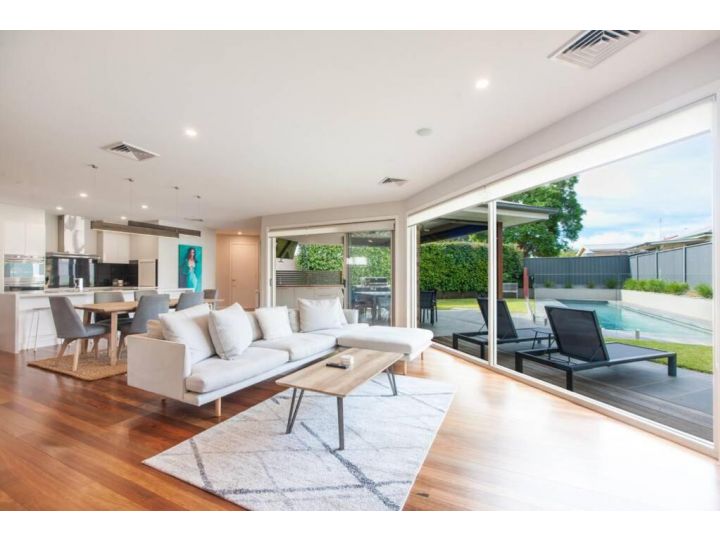 Blair Street - Luxury Home with Pool and Theatre Guest house, Moama - imaginea 2