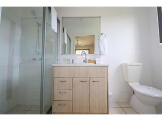 BLK Stays Guest House Deluxe Units Bellmere Guest house, Queensland - 3