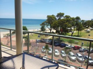 Boardwalk By The Beach Apartment, Rockingham - 3